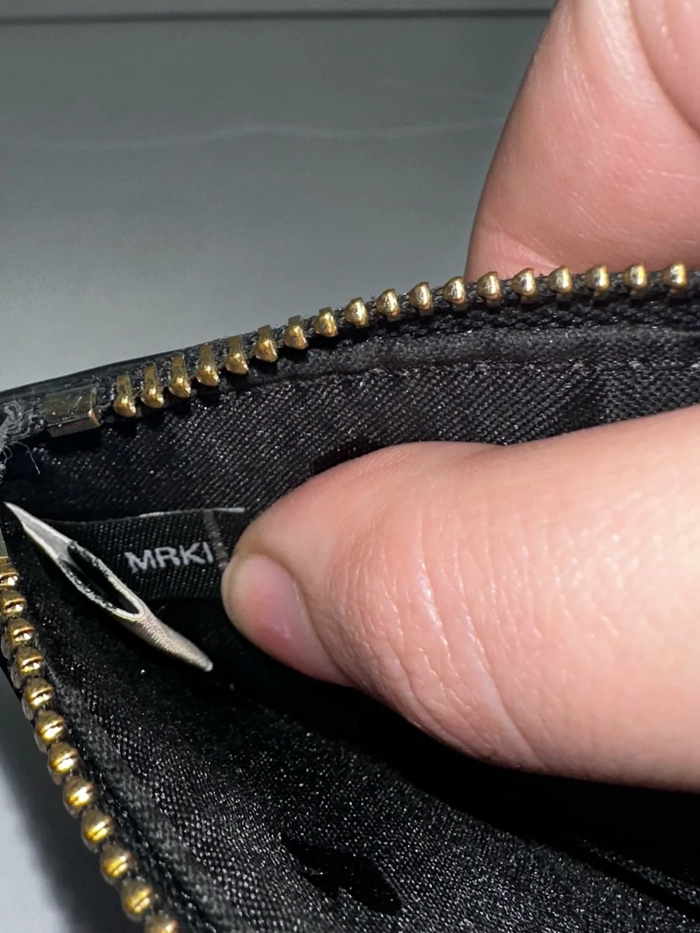 kate spade L zip wallet